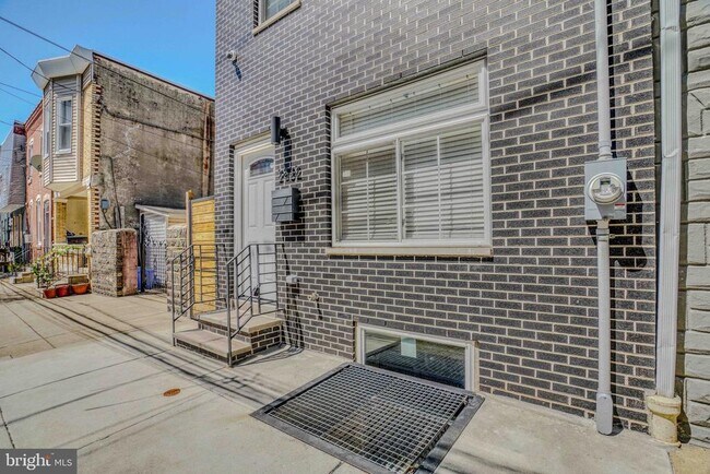 Primary Photo - 2832 Edgemont St