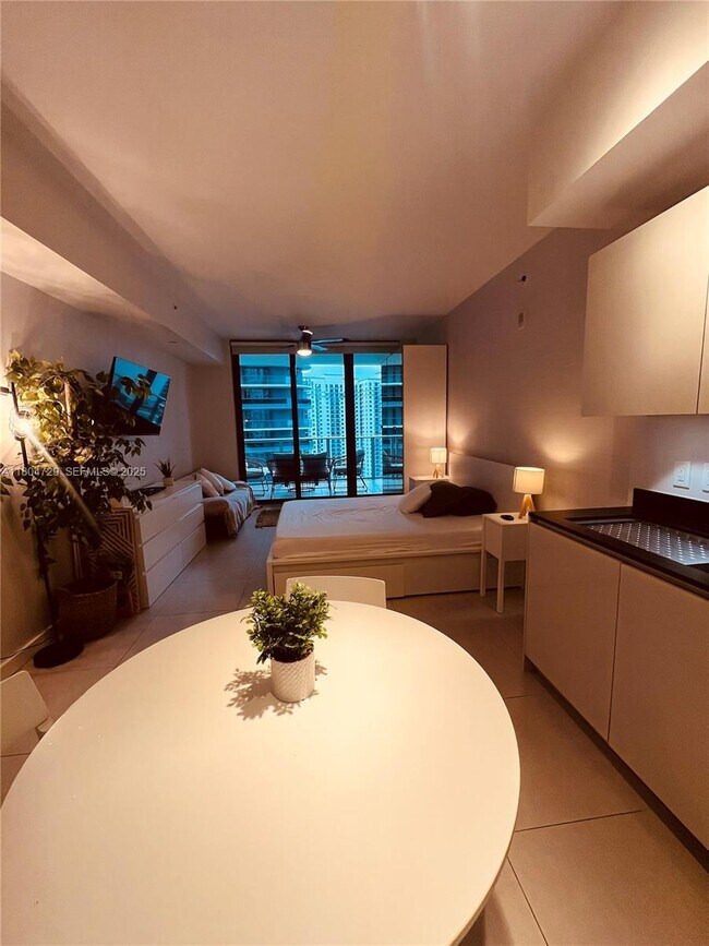 Building Photo - 1010 Brickell Ave