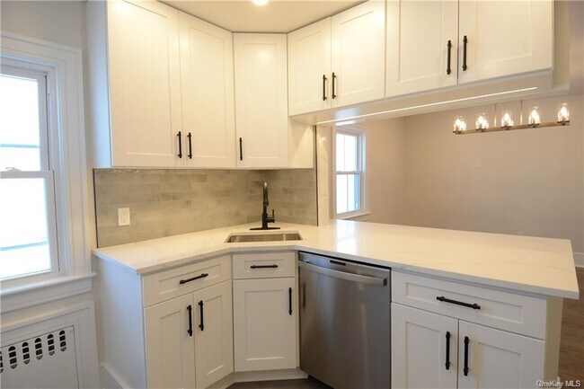 Building Photo - 137 Hillside Pl