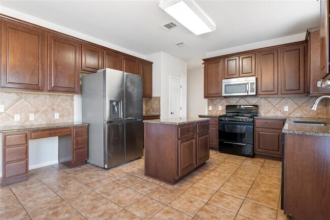 Building Photo - 3807 Links Ln