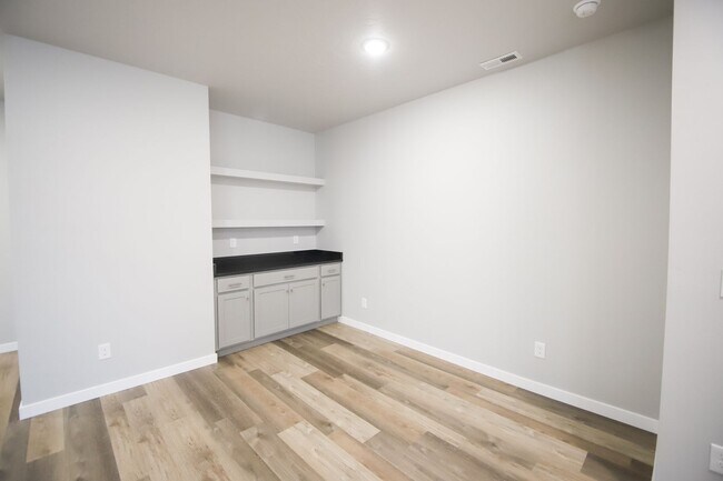 Building Photo - Baraya Townhomes: Modern Townhomes for Ren...