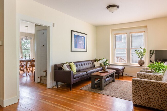 Building Photo - Madrona Home