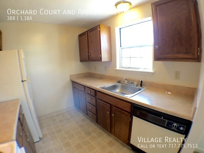 Building Photo - 214 Orchard Ct