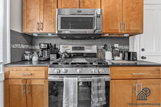 Building Photo - Furnished 3-Bedroom Lower Apartment on Delaware Ave