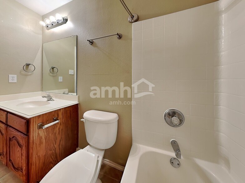 Building Photo - 313 Highland Valley Ct