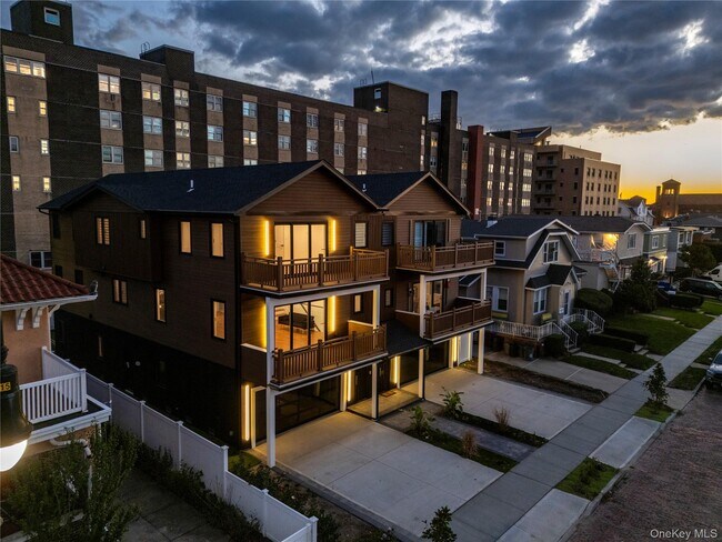 Building Photo - 622 W Penn St