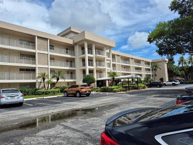 Primary Photo - 3151 S Palm Aire Dr