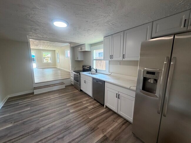 Building Photo - 2146 Gent Ave