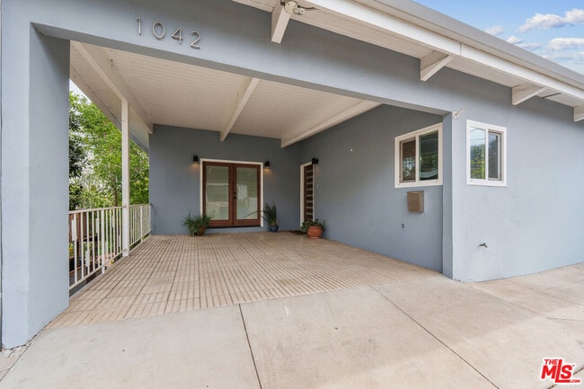 Building Photo - 1042 Olancha Dr