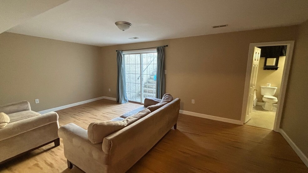 Building Photo - 5 Aylor Ct