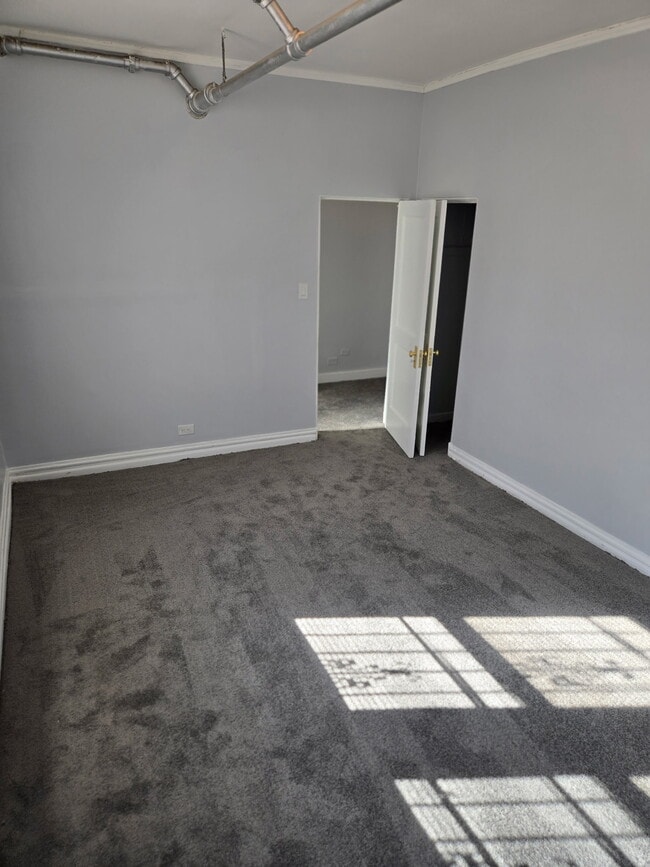 Building Photo - 8054 s Hermitage