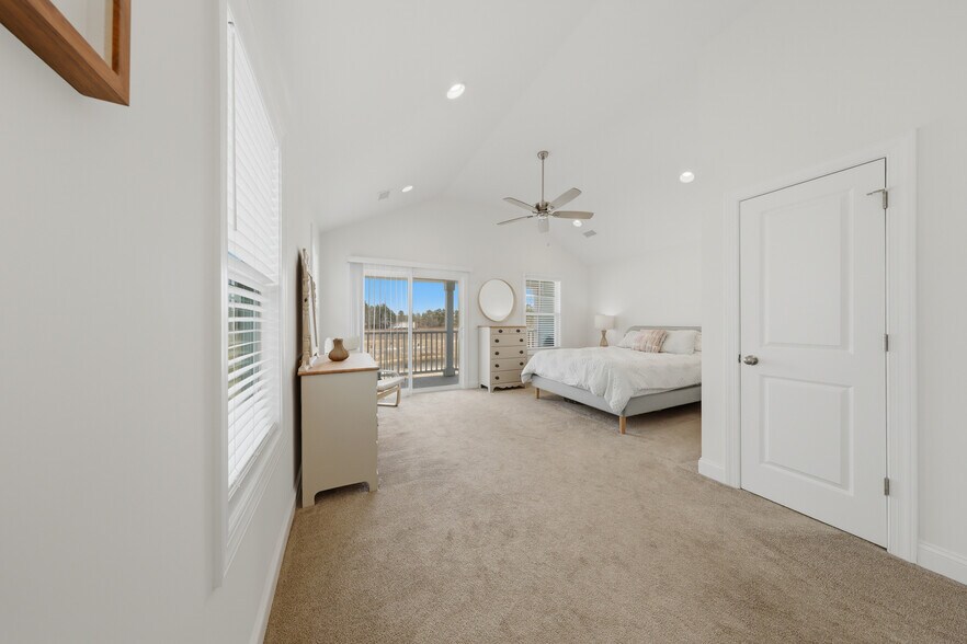 Building Photo - 4744 Siddons Dr