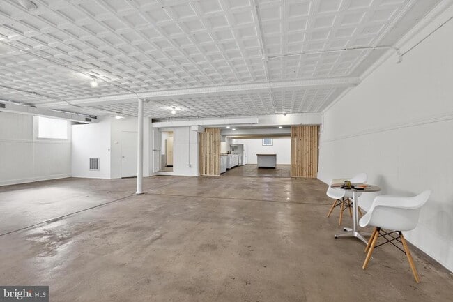 Building Photo - 2512 E Lehigh Ave