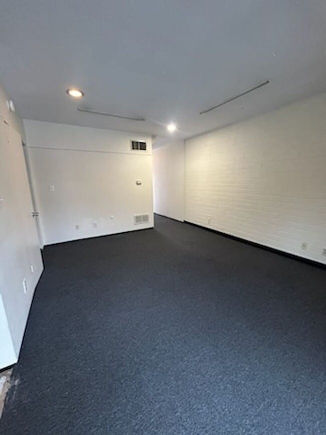 Building Photo - 1 bedroom, 1 bath apartment