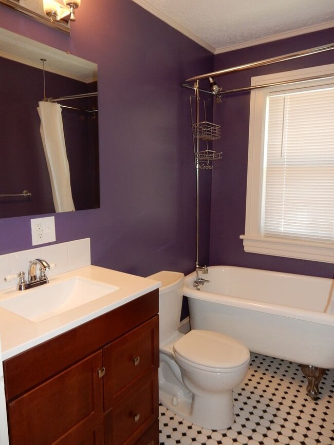 Building Photo - Grandin Court Foursquare convenient to SW ...