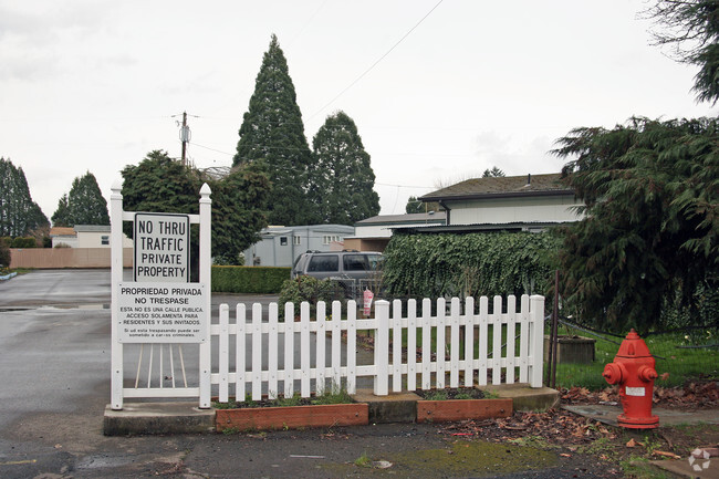 Building Photo - Canby Manor Mobile Court