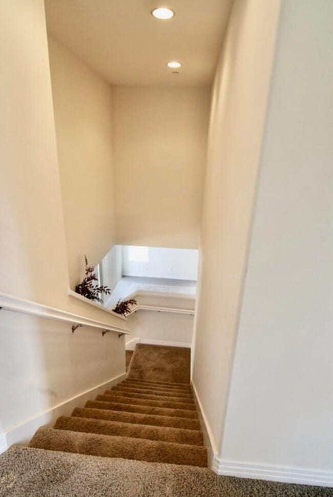 Building Photo - 52065 Graythorn Way