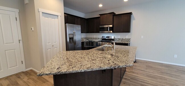 Building Photo - Stunning 3 bd House in Lacey!