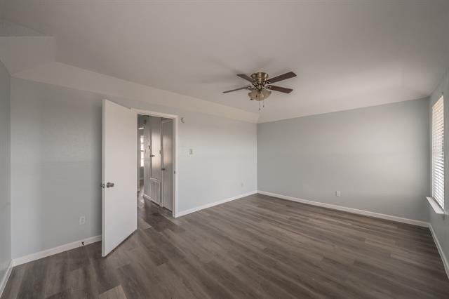 Building Photo - 420 Signal Hill Ct N