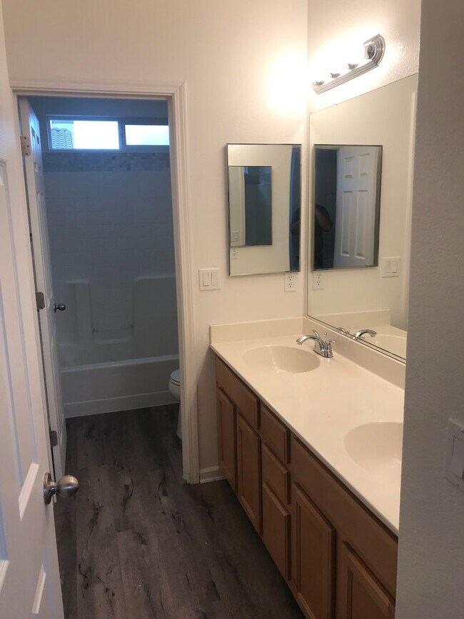 Building Photo - 4BR|2.5BA Townhome w/Garage|Yard|Water |Se...