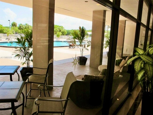 Building Photo - 400 Kings Point Dr