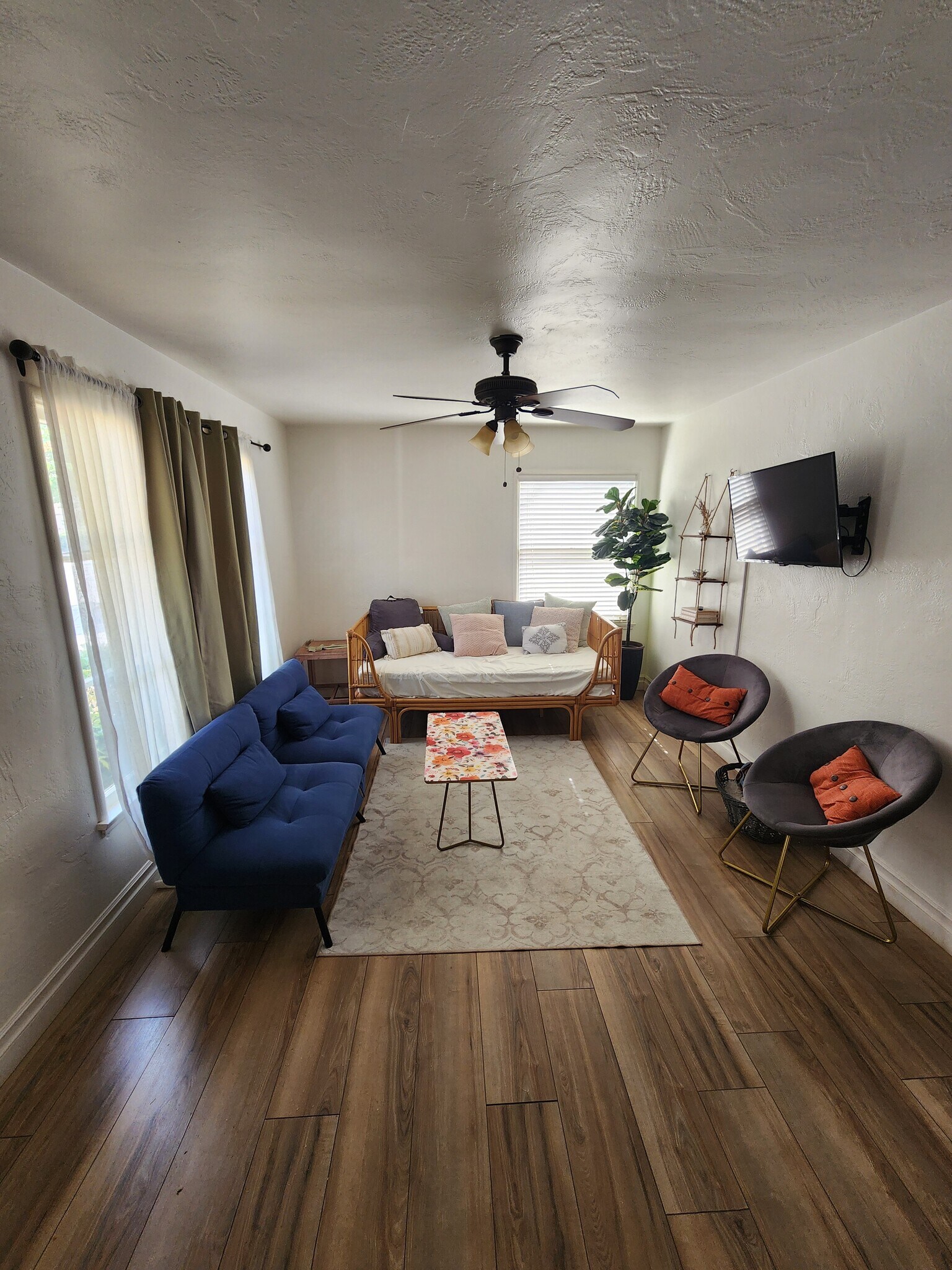 Building Photo - 278 E Merritt Ave