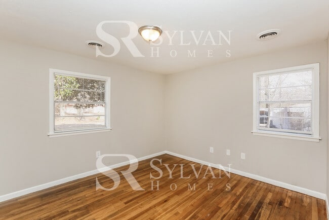 Building Photo - The living is easy in this 3 bedroom, 2 ba...