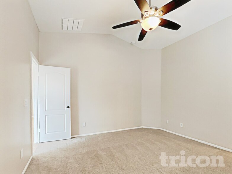 Building Photo - 39964 W Sanders Way