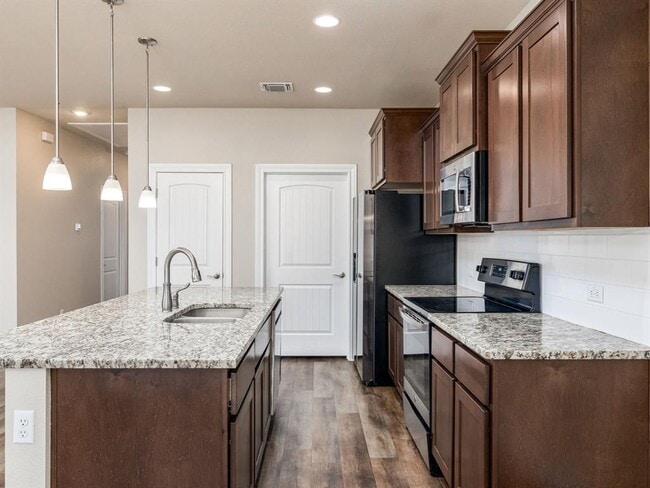 Building Photo - 904 Central Blvd