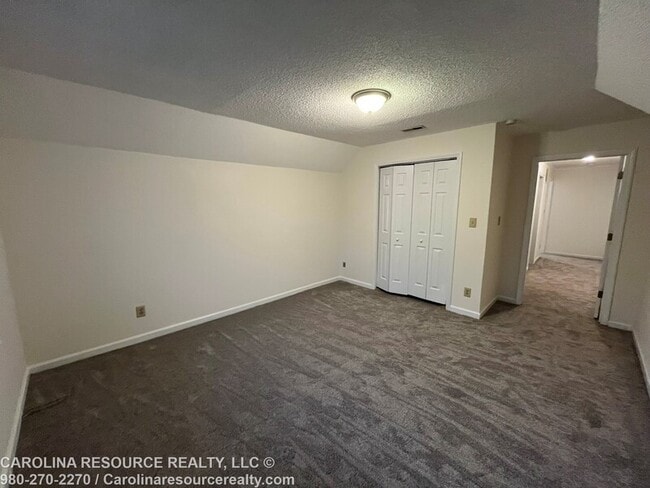 Building Photo - 4535 Dawnwood Dr