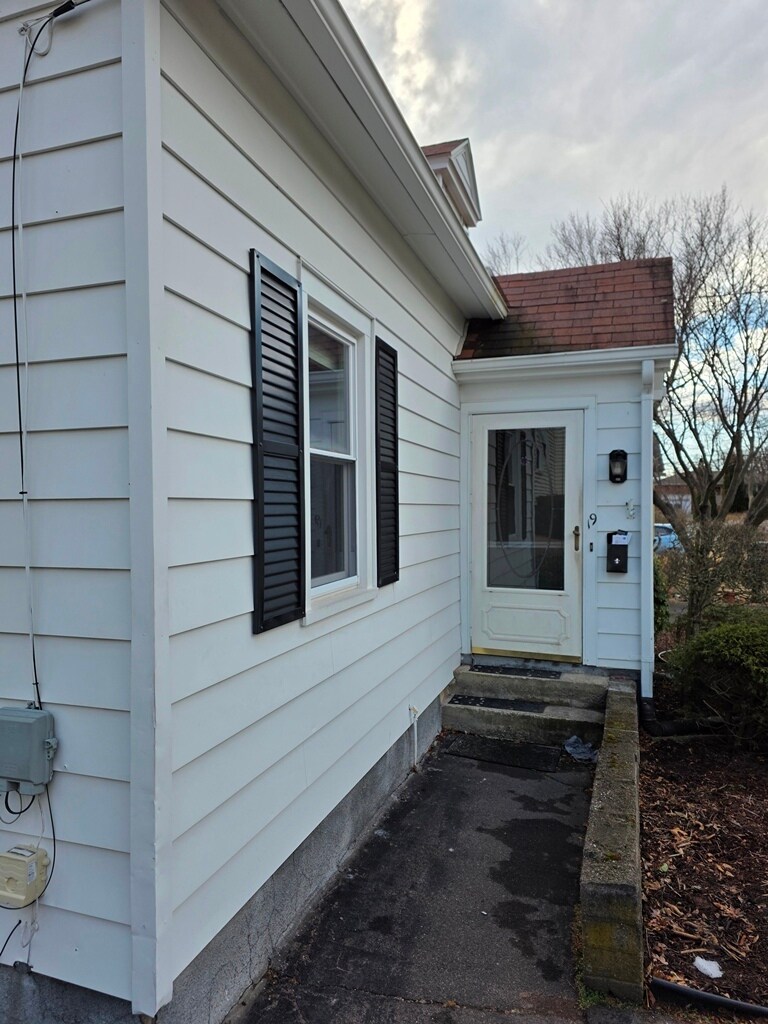 Building Photo - 19 Lakeview Ave