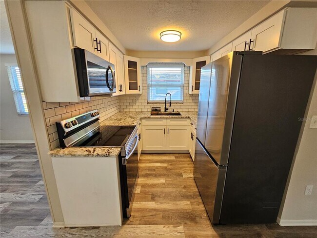 Building Photo - 4849 Camphor Ave