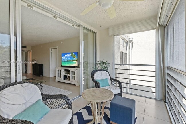 Building Photo - 9480 Poinciana Pl