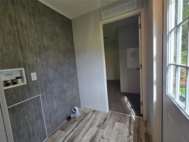 Building Photo - 24048 Ermine Rd