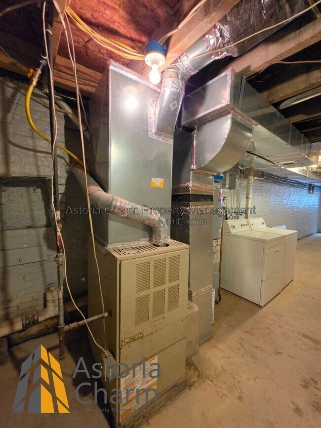 Building Photo - 1726 Darley Ave