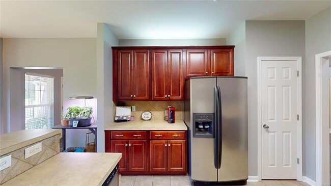 Building Photo - 1067 E Poplar St