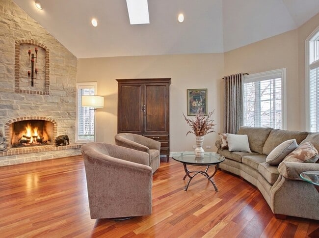 Building Photo - 7229 Roxbury Ct