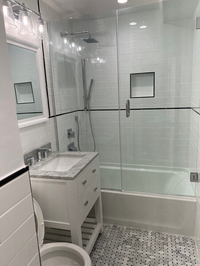 Building Photo - 215 5th St SE