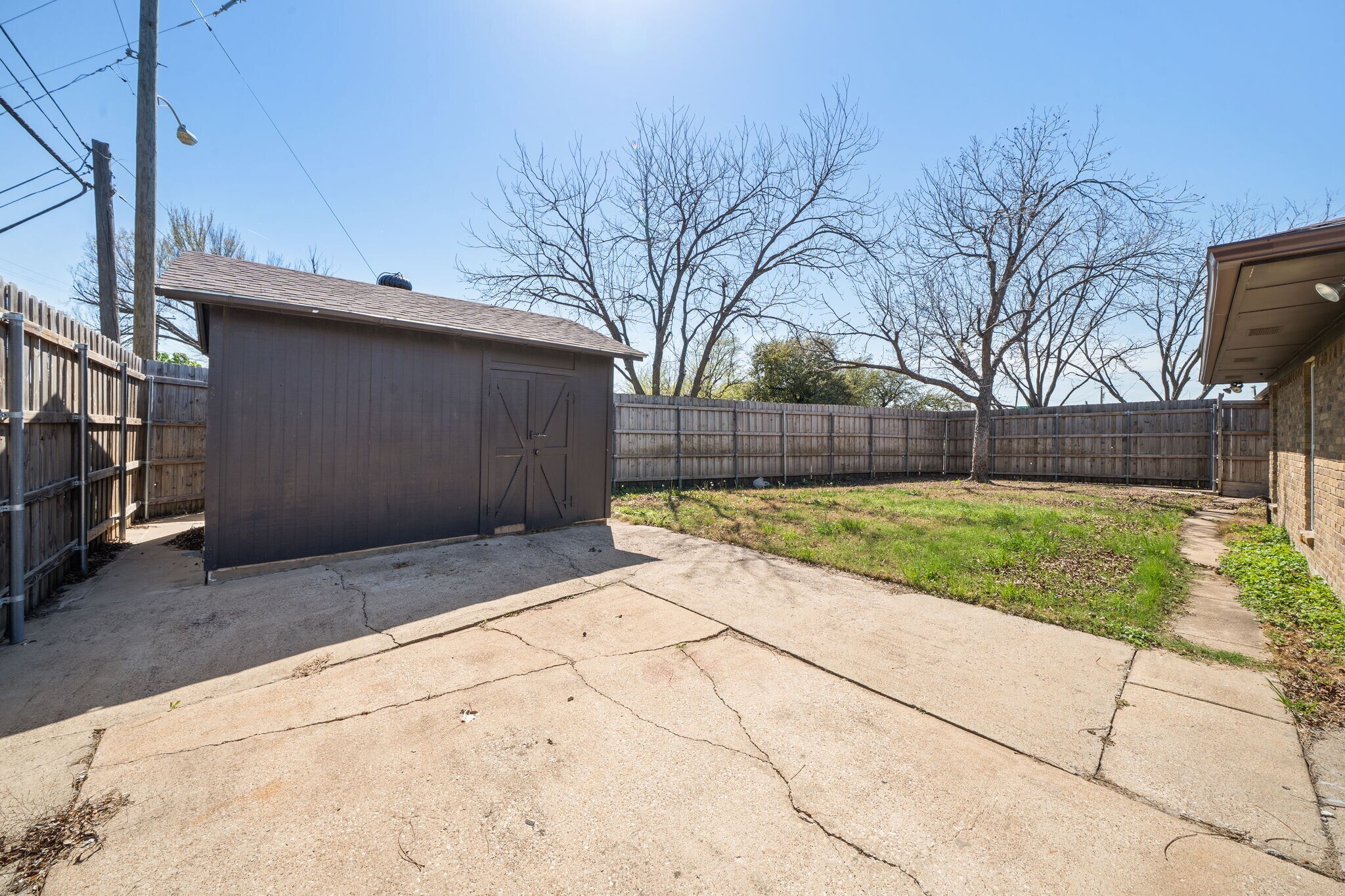 Building Photo - 9980 Brockbank Dr