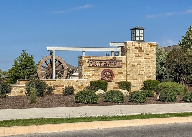 Building Photo - Move-In Special! Enjoy 2 Weeks Free Rent o...