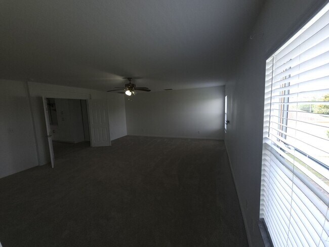 Building Photo - Stunning 4-Bedroom, 2.5-Bathroom Home with...
