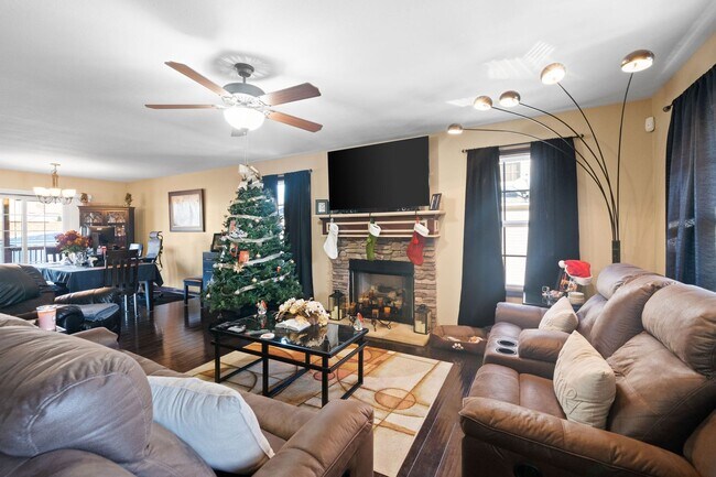 Building Photo - JUST REDUCED!!!  Nice Home in Peach Tree Subdivision Waiting for you to Call home TODAY