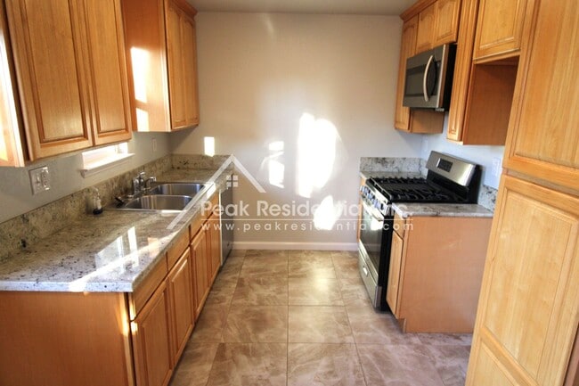Building Photo - Updated 2bd/1ba Orangevale Duplex with Gar...