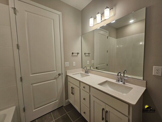 Building Photo - 379 Birkdale Dr