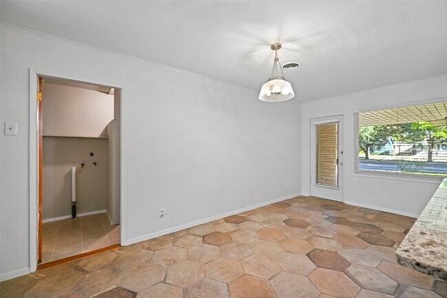 Building Photo - 4413 W 43rd St