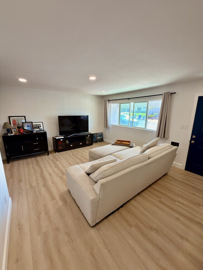 Building Photo - 5265 Bocaw Pl