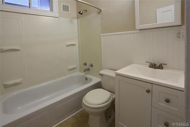 Building Photo - 475 Prospect Ave