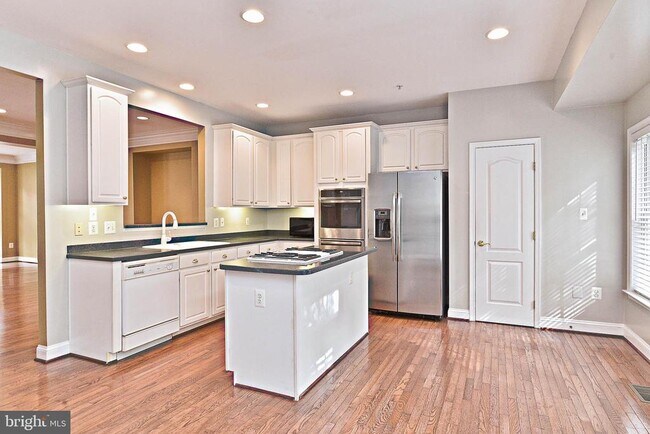 Building Photo - 12035 Treeline Way