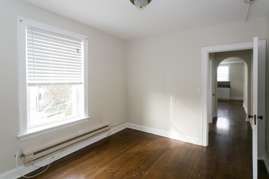 Building Photo - 918 Green Bay