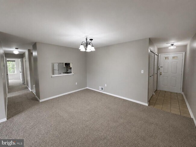 Building Photo - 17 Barberry Ct